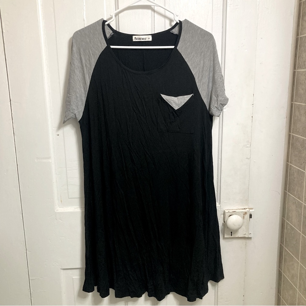 ⚡️NWOT Bedewa night shirt size medium, black and gray